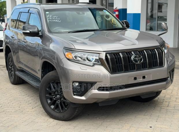 Toyota Land Cruiser Prado 2021 Brown