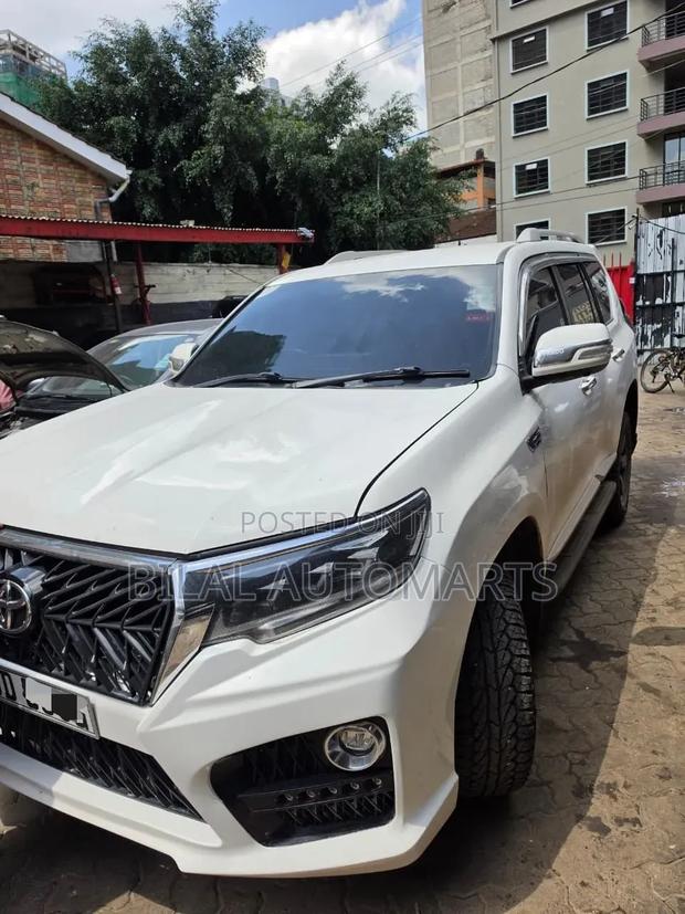 Toyota Land Cruiser Prado 2016 White