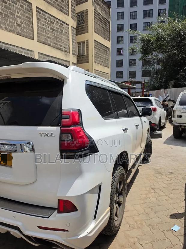 Toyota Land Cruiser Prado 2016 White
