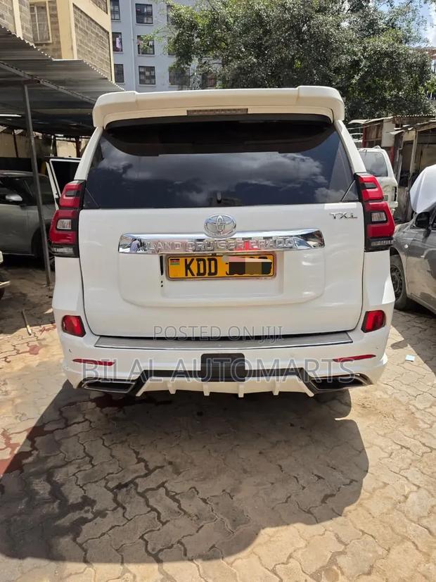 Toyota Land Cruiser Prado 2016 White