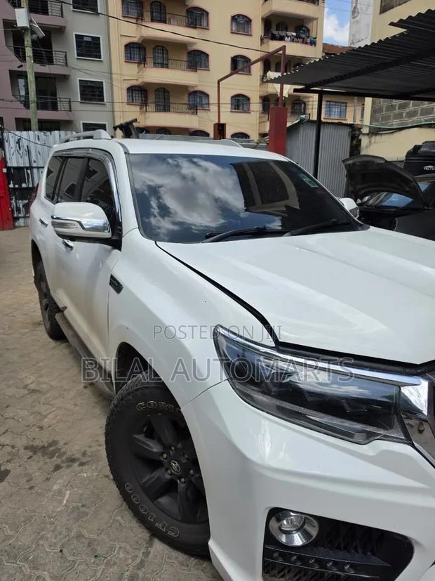 Toyota Land Cruiser Prado 2016 White