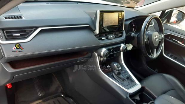 Toyota RAV4 XLE Premium AWD 2019 White
