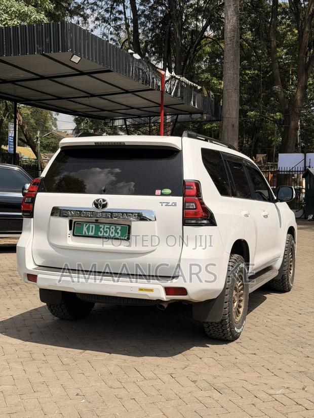 Toyota Land Cruiser Prado 2.8 2018 White
