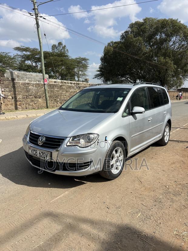 Volkswagen Touran 2010 Silver