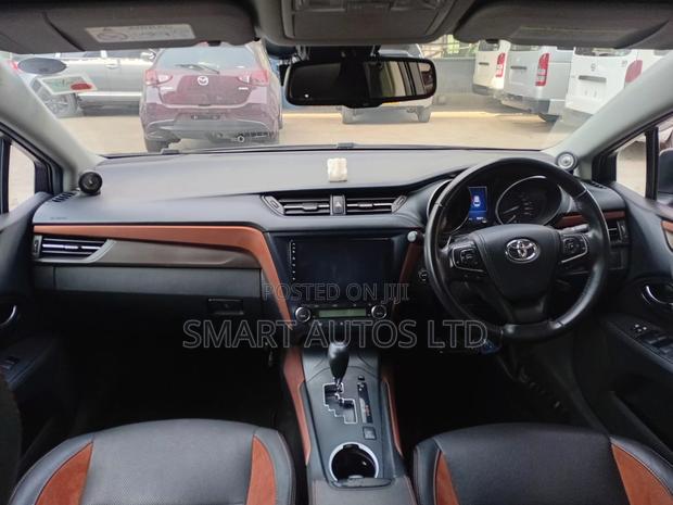 Toyota Avensis 2018 Black