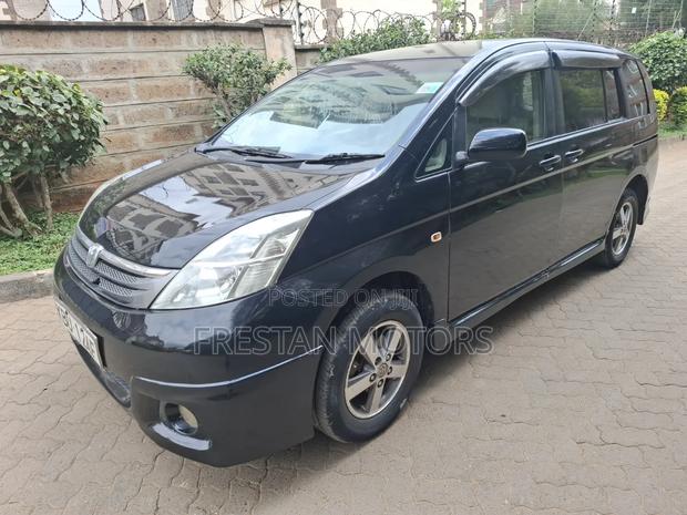 Toyota ISIS 2008 Black