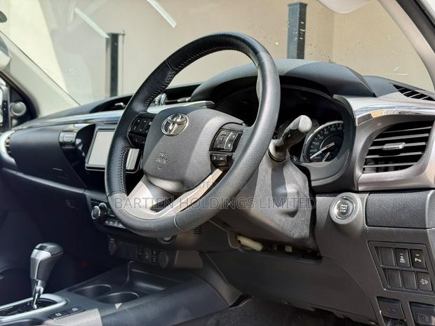 Toyota Hilux 2020 White