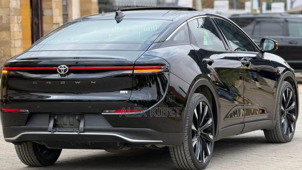 Toyota Crown 2023 Black