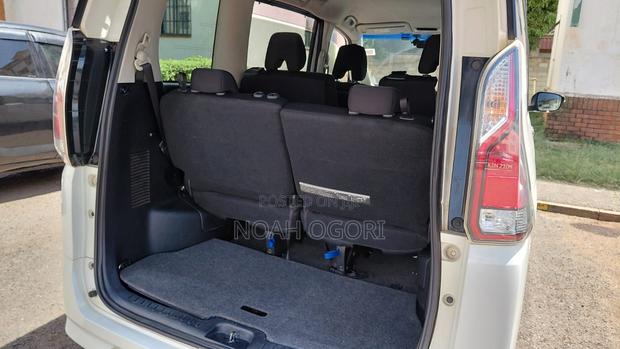 Nissan Serena 2017 Off white