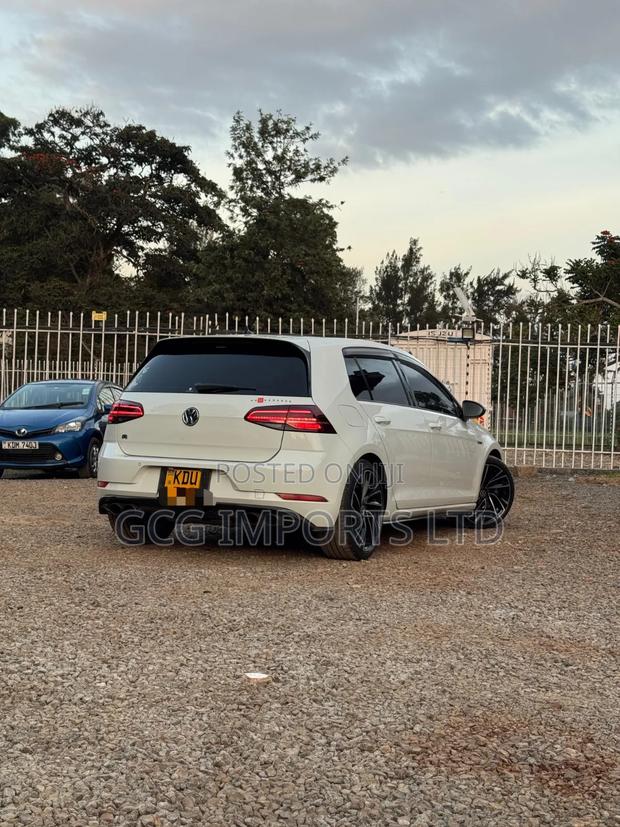 Volkswagen Golf R 4-Door w/DCC & Navigation 2018 White