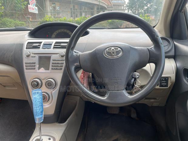 Toyota Belta 2009 Blue