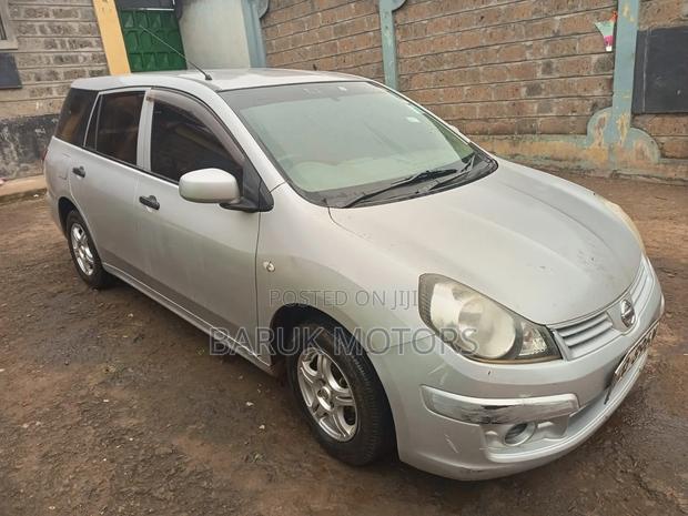 Nissan Advan 2011 Silver