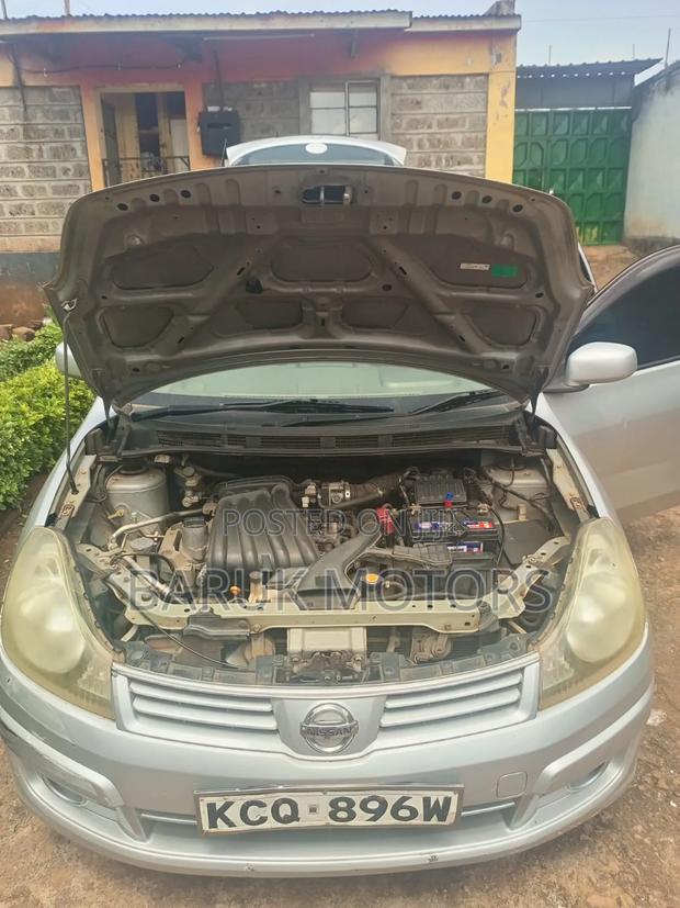Nissan Advan 2011 Silver