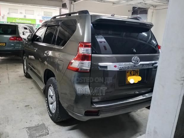 Toyota Land Cruiser Prado 2016 Brown