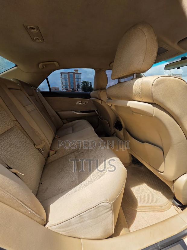 Toyota Crown 2011 Gold