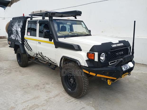 Toyota Land Cruiser 79 Series 2024 White
