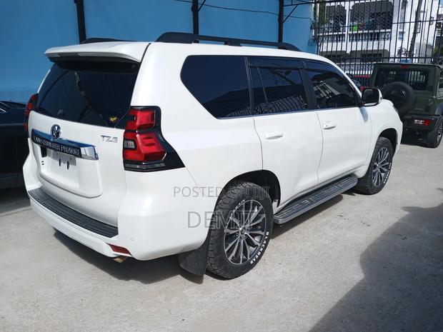 Toyota Land Cruiser Prado 2017 Pearl