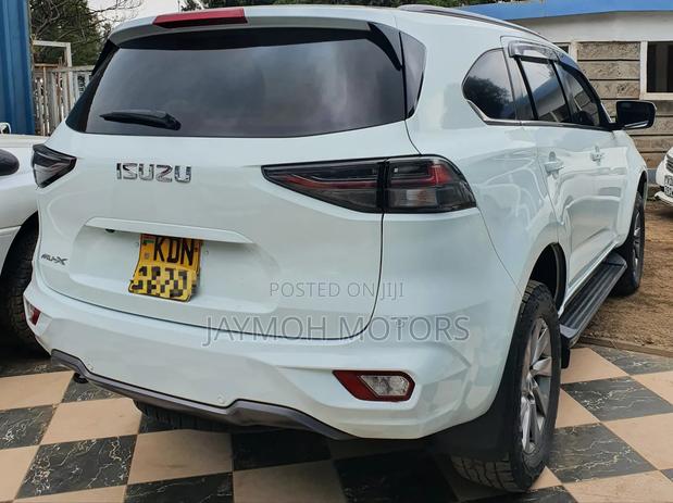 Isuzu MU-X 2023 Pearl