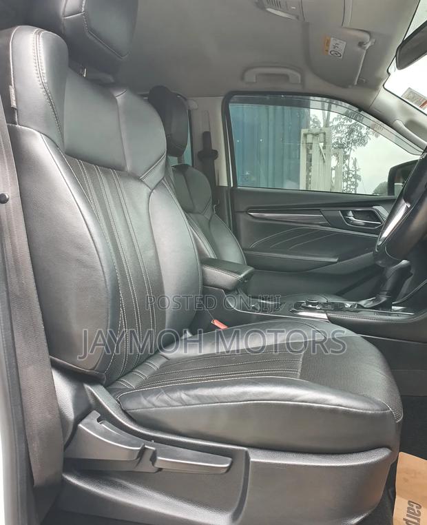 Isuzu MU-X 2023 Pearl