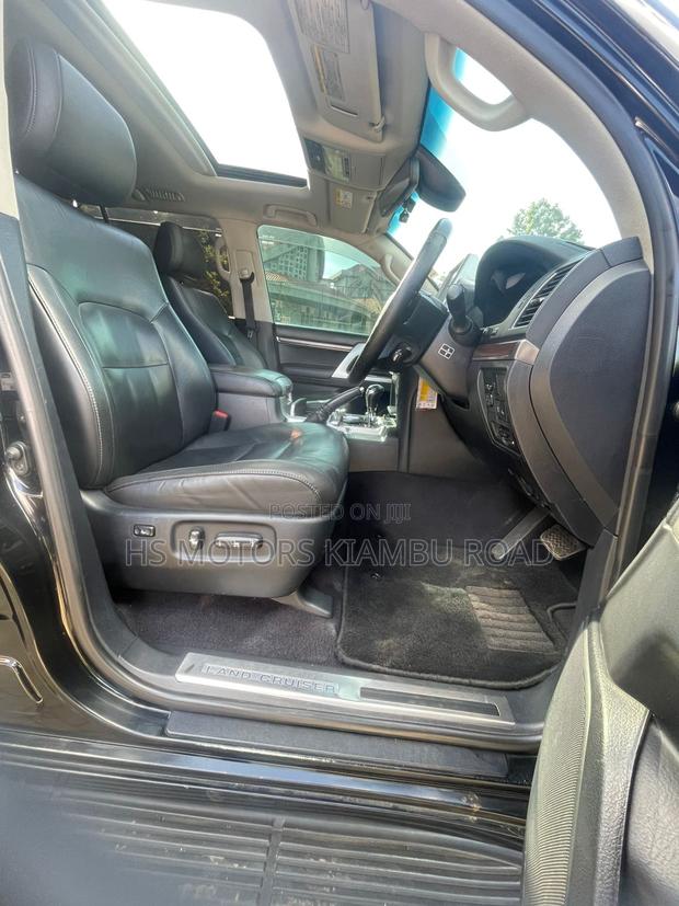 Toyota Land Cruiser 4.6 V8 ZX 2016 Black