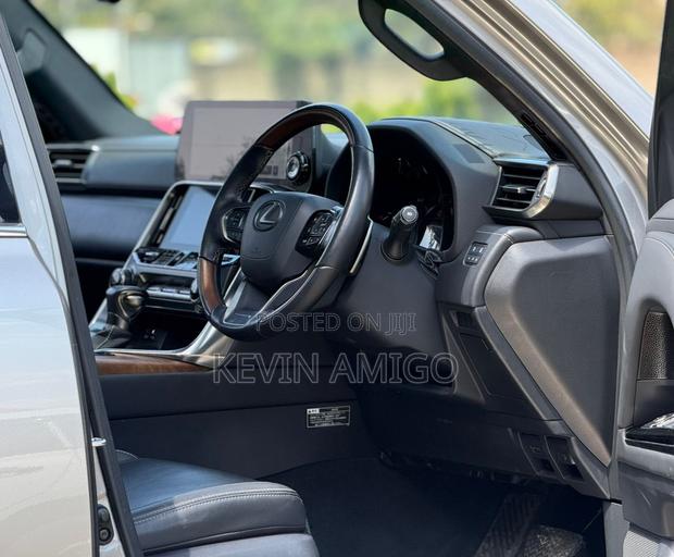 Lexus LX 600 2022 Gold