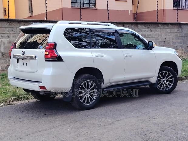 Toyota Land Cruiser Prado 2019 White