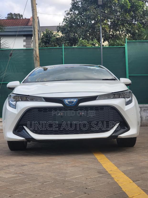 Toyota Corolla SE (1.8L 4cyl 6M) 2019 White