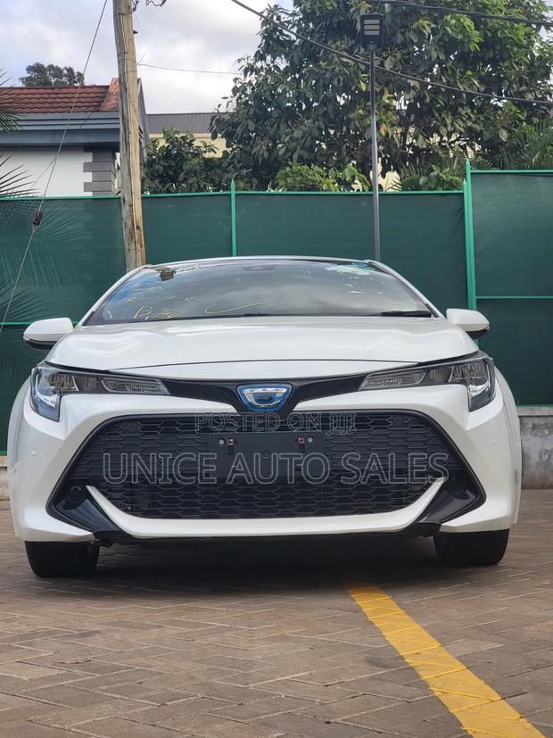 Toyota Corolla SE (1.8L 4cyl 6M) 2019 White