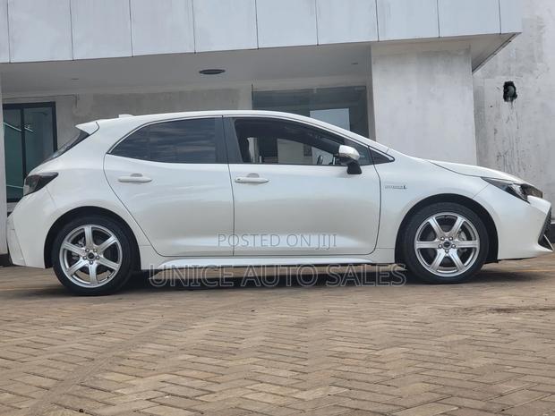 Toyota Corolla SE (1.8L 4cyl 6M) 2019 White