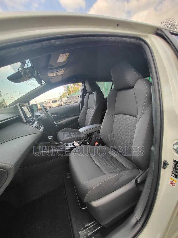 Toyota Corolla SE (1.8L 4cyl 6M) 2019 White
