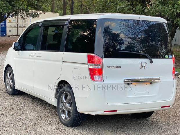 Honda Stepwgn 2012 White