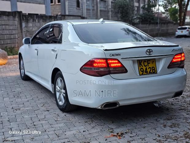 Toyota Crown 2008 White