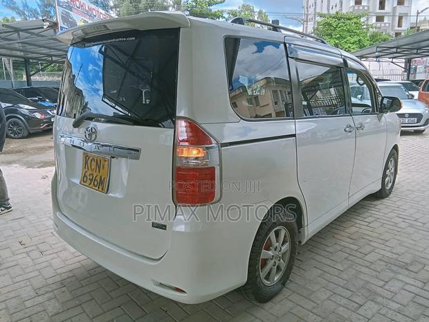 Toyota Noah 2012 White