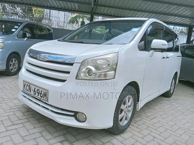 Toyota Noah 2012 White