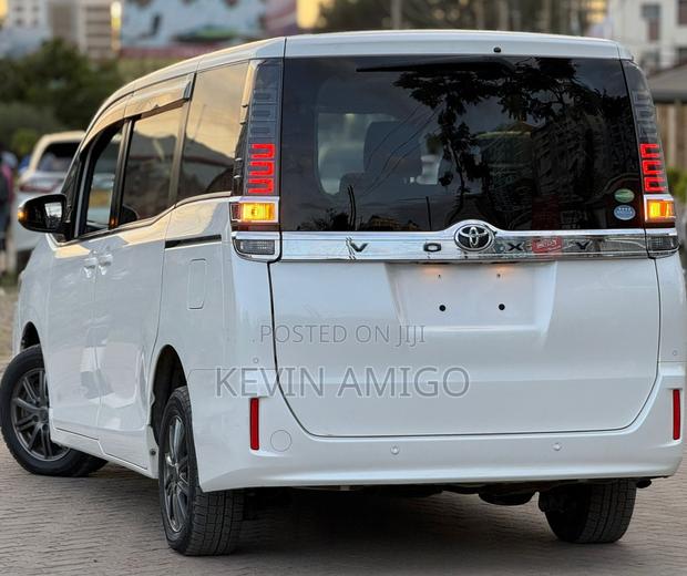 Toyota Voxy 2019 White