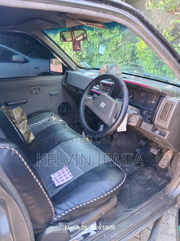 Nissan Pick-Up 1987 Gray