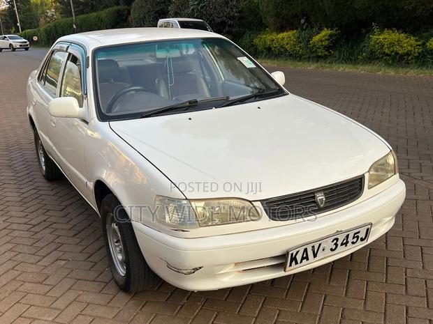 Toyota Corolla 1997 White