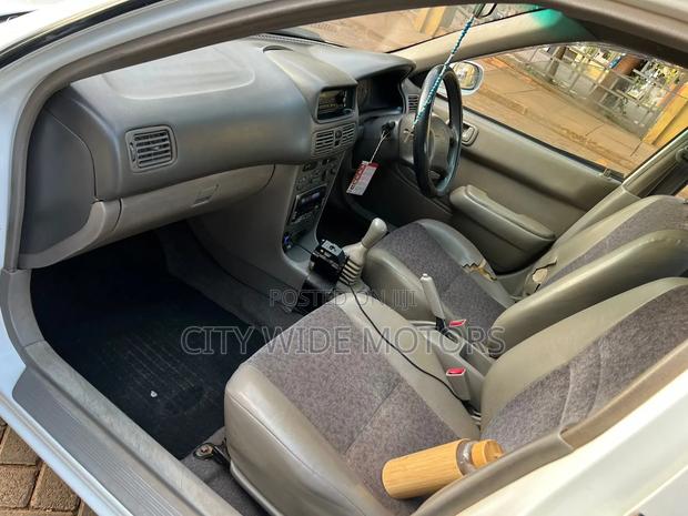 Toyota Corolla 1997 White