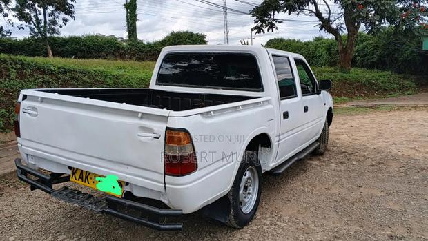 Isuzu Tougher 2000 White