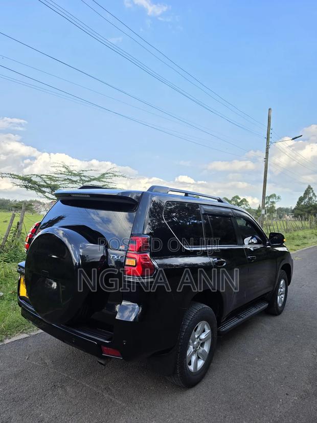 Toyota Land Cruiser Prado 2017 Black