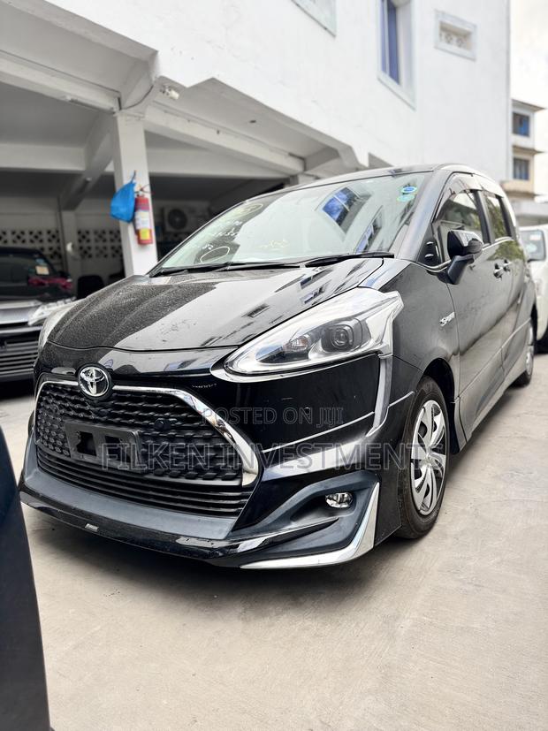 Toyota Sienta 1.5 Hybrid FWD 2021 Black
