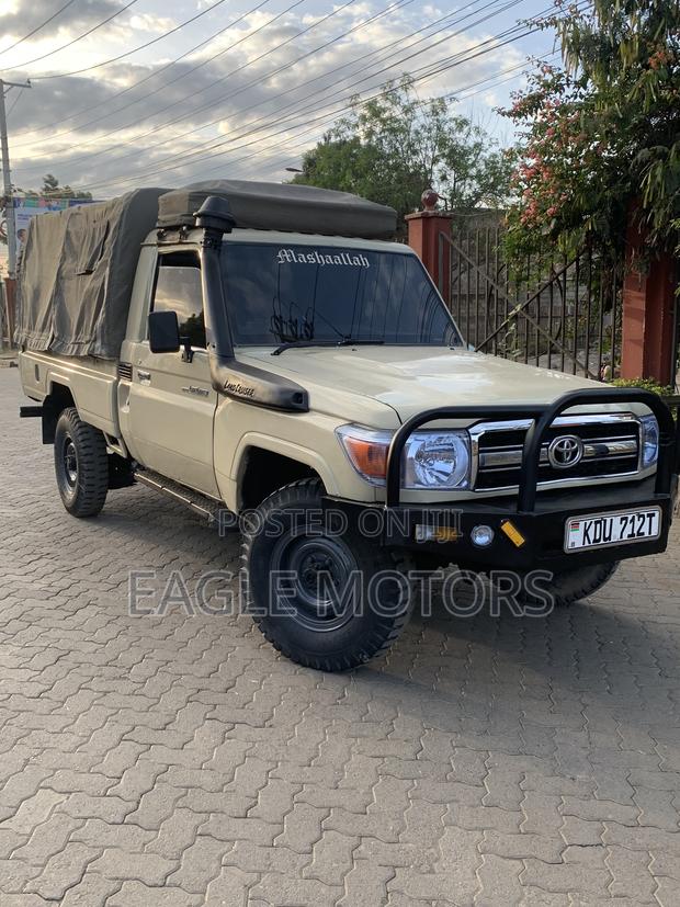 Toyota Land Cruiser 79 Series 2004 Beige