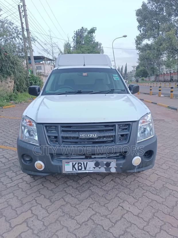 Isuzu D-MAX 2012 White