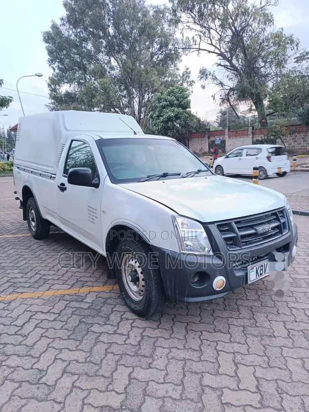 Isuzu D-MAX 2012 White