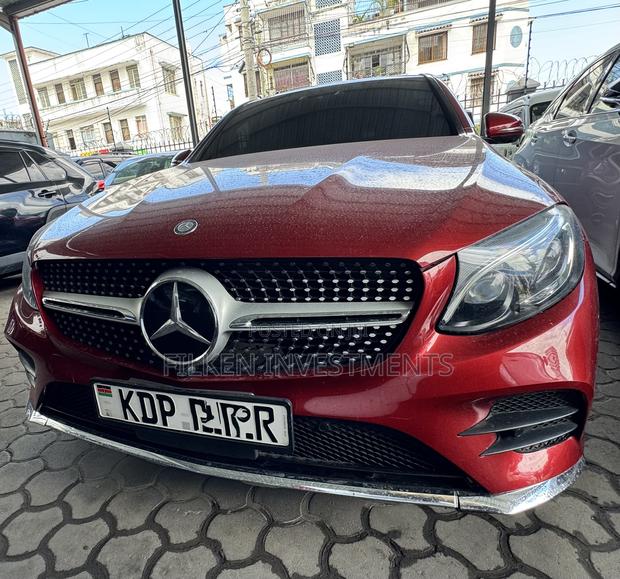 Mercedes-Benz GLC-Class GLC250 Sport Utility 4-Door (2.0L, 4cyl Turbo)