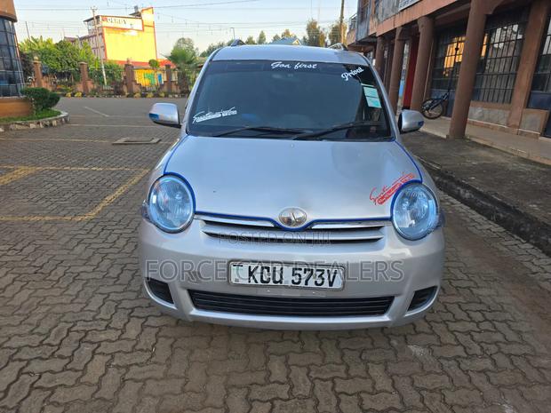 Toyota Sienta 2012 Silver