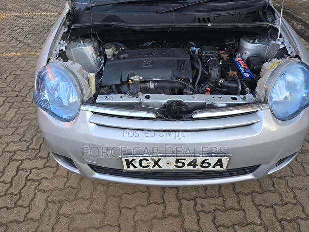 Toyota Sienta 2014 Silver