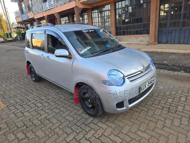 Toyota Sienta 2014 Silver