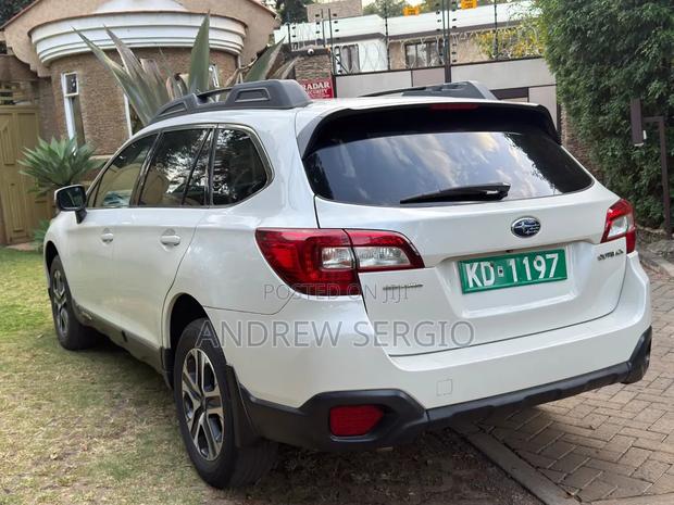 Subaru Outback 2018 White