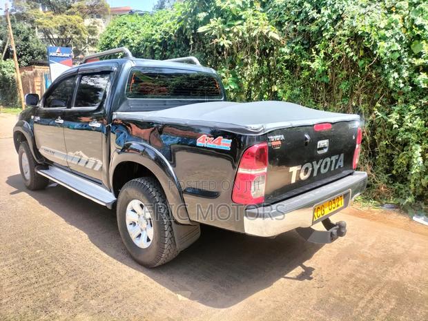 Toyota Hilux 2010 Black